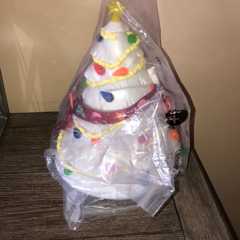 Disney NEW white Christmas Tree popcorn bucket - Picture 7 of 8